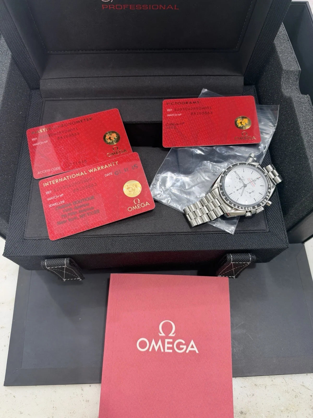 Omega Speedmaster 2025 white dial - photo 10